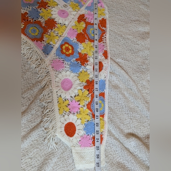 House Of Harlow 1960 Floral Poncho NWT - Picture 10 of 10